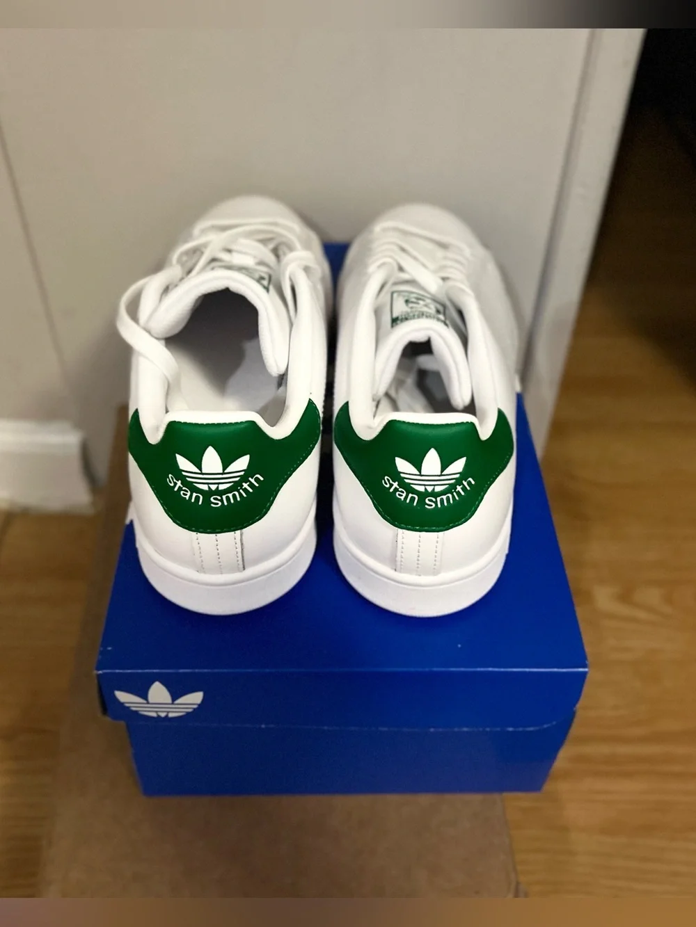 Stan Smith Adidas White Leather Sneakers with Green Heel